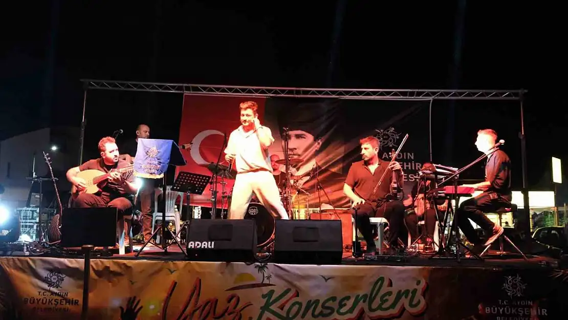 Kuşadalılar Aydın Büyükşehir Belediyesi'nin yaz konserleri ile doyasıya eğlendi