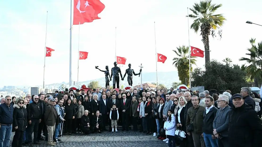 Kuşadası Ata'sını saygı ve özlemle andı