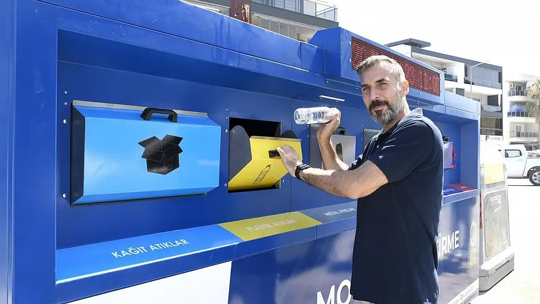 Kuşadası Belediyesi 14 noktaya mobil atık getirme merkezi kurdu