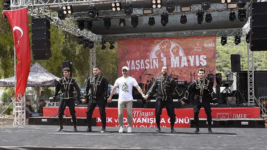 Kuşadası Belediyesi çalışanları 1 Mayıs'ı piknik yaparak kutladı