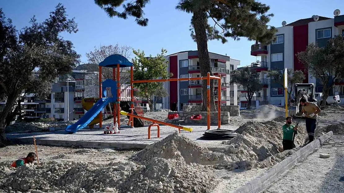 Kuşadası Belediyesi Değirmendere'de park yenileme çalışmasına başladı