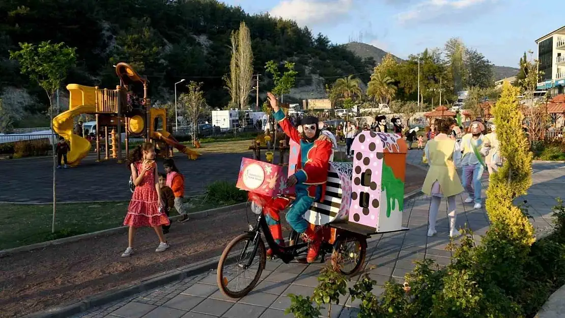 Kuşadası Belediyesi'den çocuklara bayram sürprizi