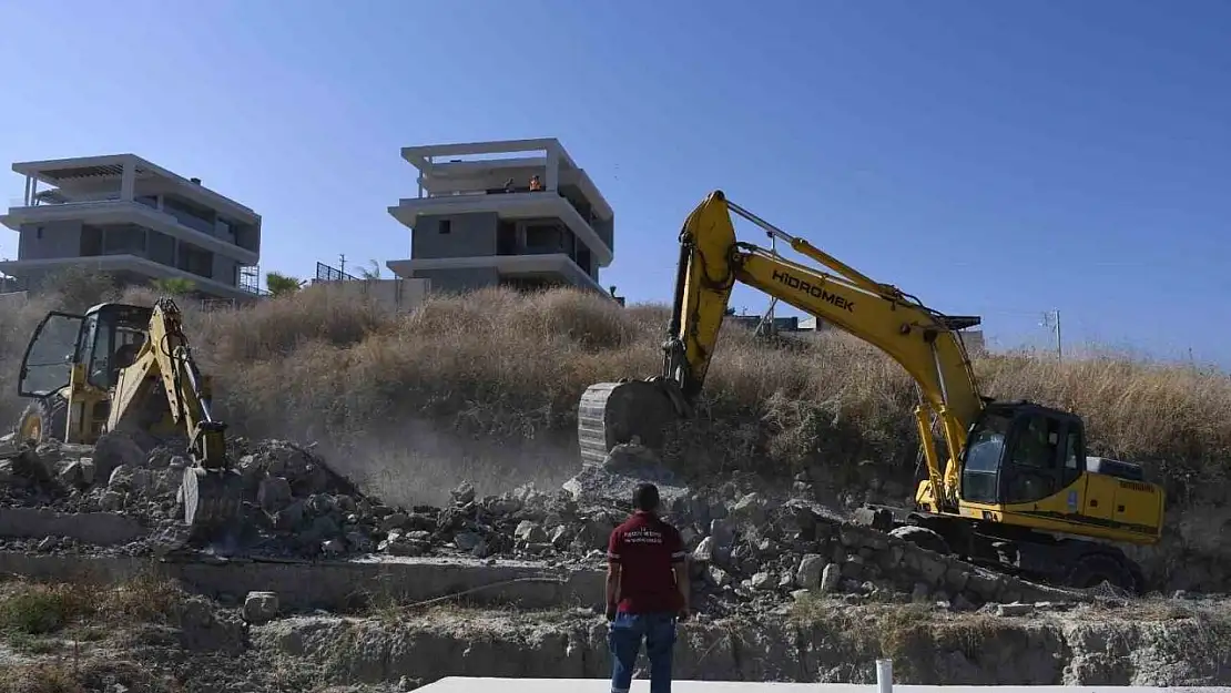 Kuşadası Belediyesi kaçak yapılaşmaya geçit vermiyor
