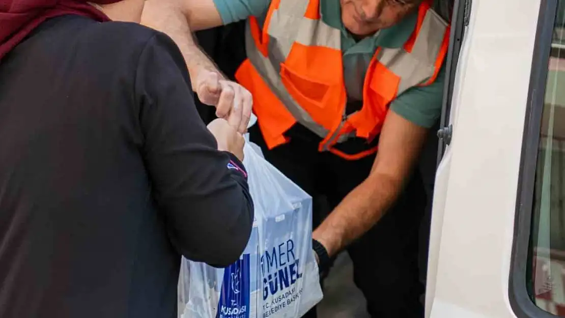 Kuşadası Belediyesi'nden çocuklara 143 bin 100 litre süt desteği