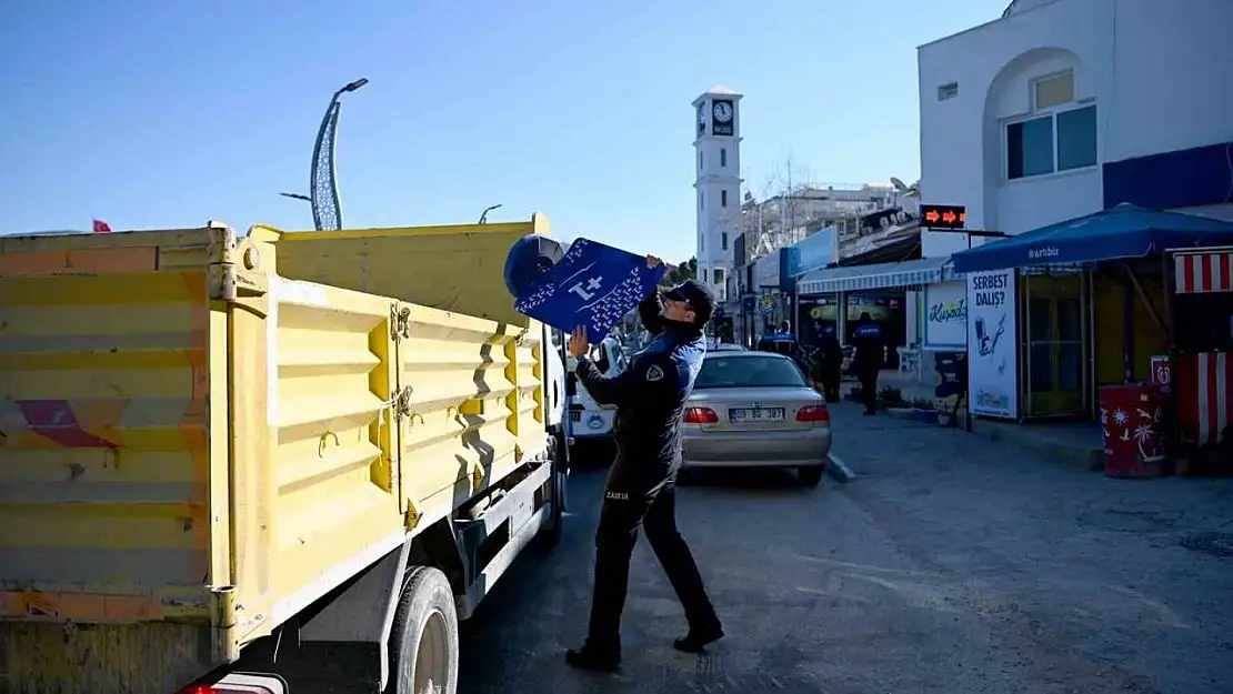 Kuşadası Belediyesi'nden kaldırım işgali denetimi: '2 saatte 3 kamyon malzemeye el konuldu'