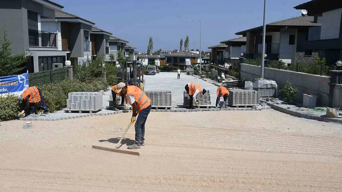 Kuşadası Belediyesi'nin Güzelçamlı Mahallesi'ndeki çalışmaları hız kesmiyor