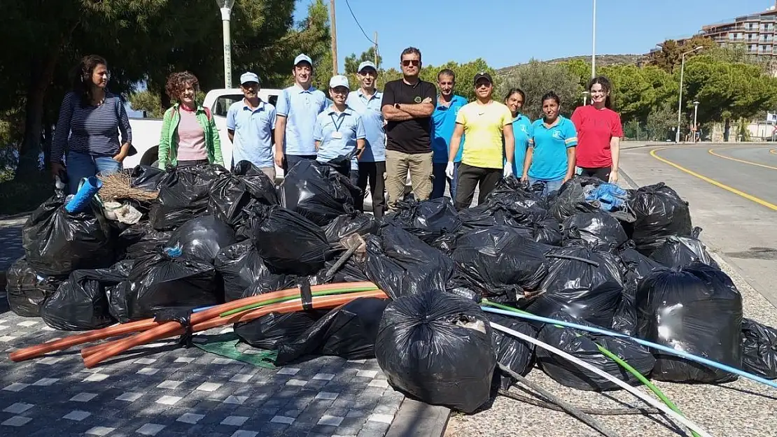 Kuşadası Doğal Botanik Park'tan bir kamyon çöp toplandı