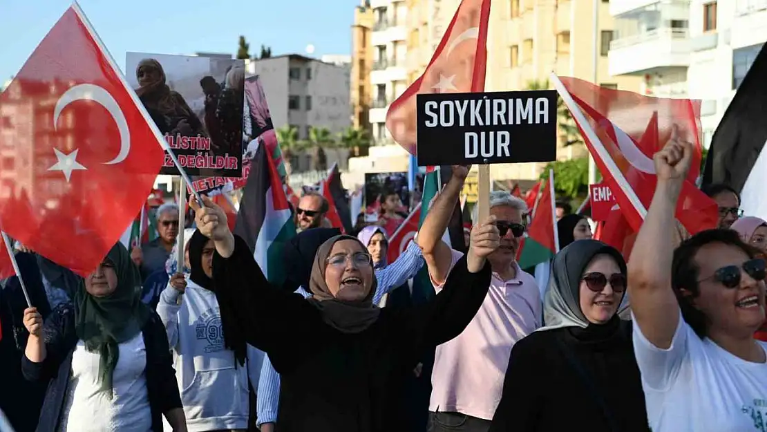 Kuşadası'nda 'Gazze'ye' destek yürüyüşü