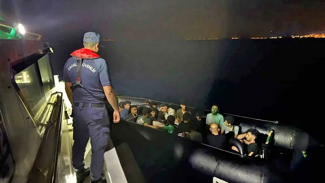 Kuşadası'nda 18 düzensiz göçmen kurtarıldı