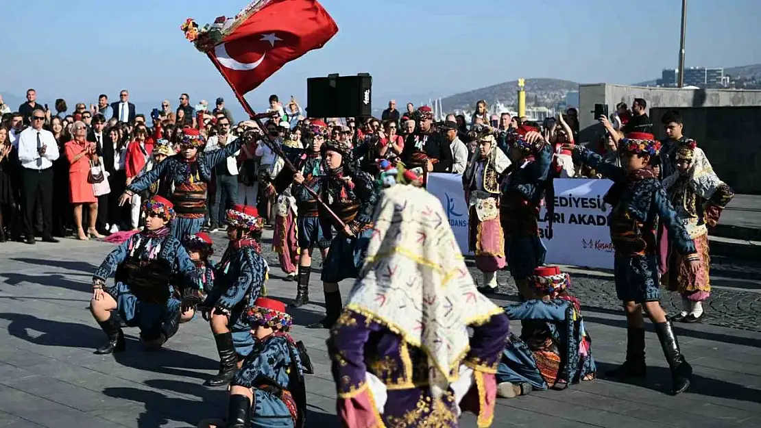 Kuşadası'nda Cumhuriyet Bayramı coşkuyla kutlandı