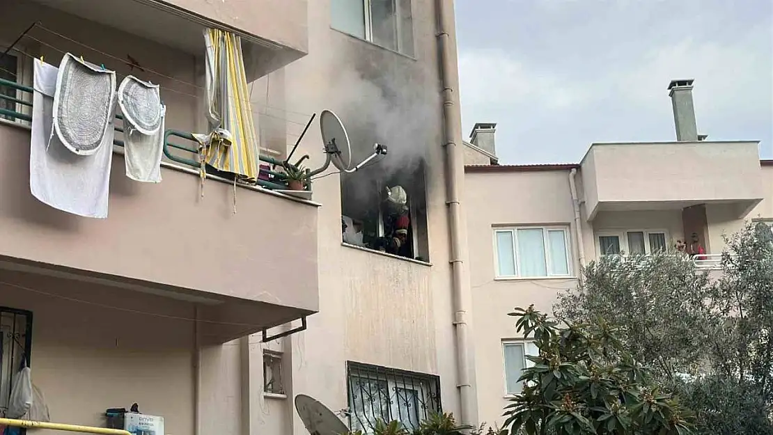 Kuşadası'nda elektrikli battaniye evi yaktı