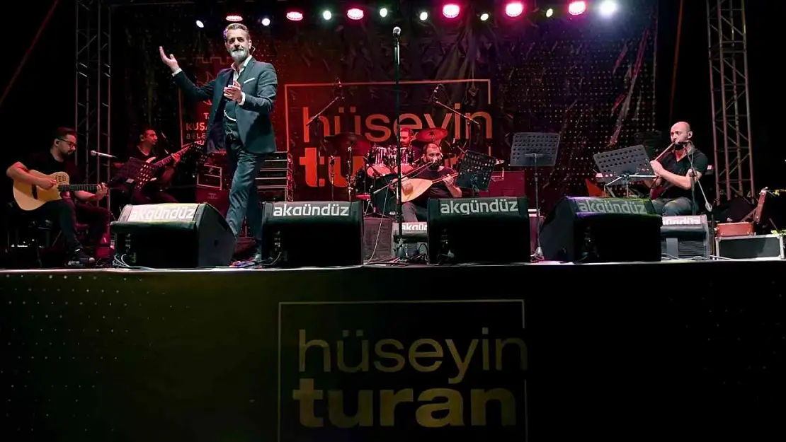 Kuşadası'nda Hüseyin Turan'dan müzik ziyafeti