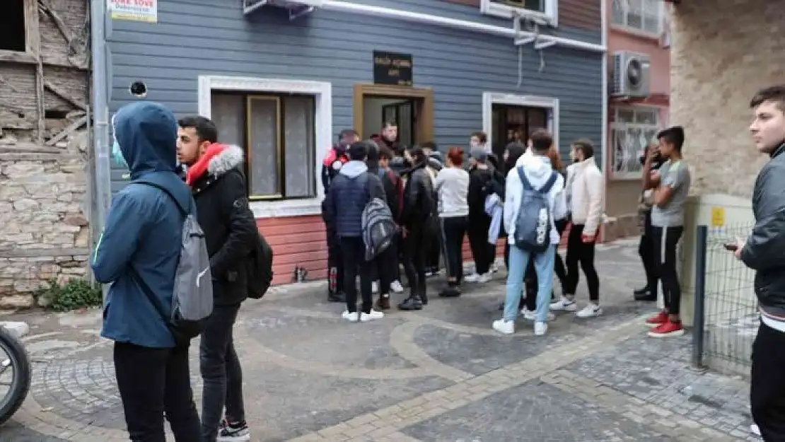 Kuşadası'nda liselilerin meydan kavgası kanlı bitti
