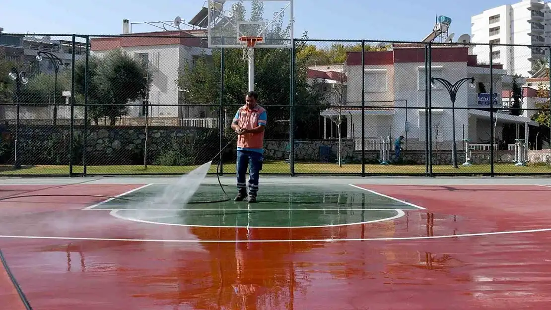 Kuşadası'nda sonbahar temizliği