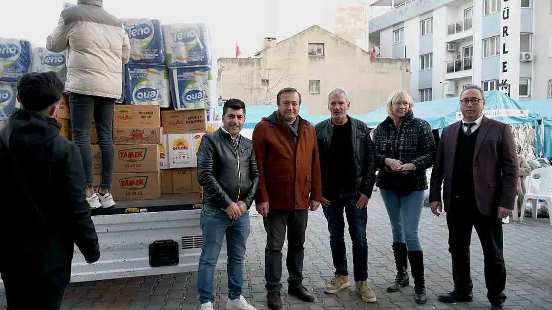 Kuşadası'nda yaşayan yabancılar depremzedeler için seferber oldu