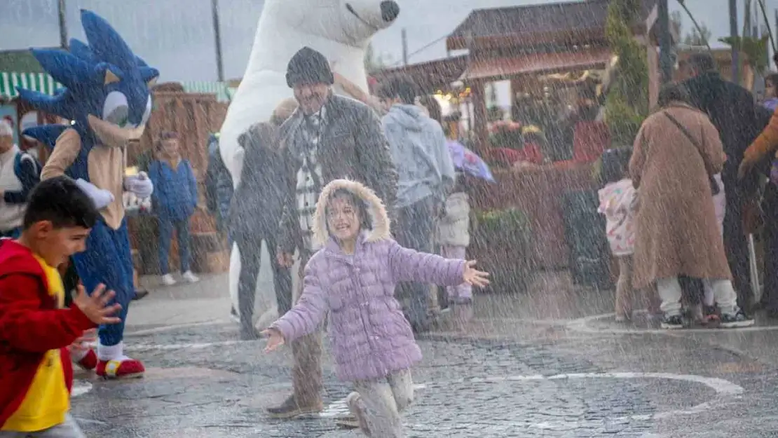 Kuşadası'nda yeni yıl kutlamaları başladı