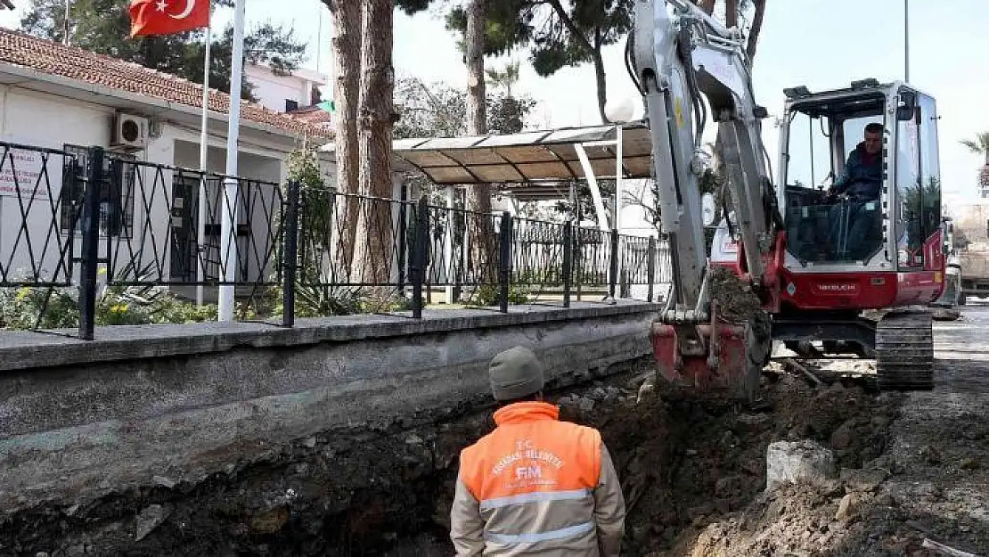 Kuşadası'ndaki tarihi çarşıda yenileme çalışmaları sürüyor