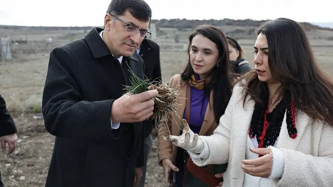 Kütahya Belediye Başkanı Eyüp Kahveci'den genç kadın girişimciye destek