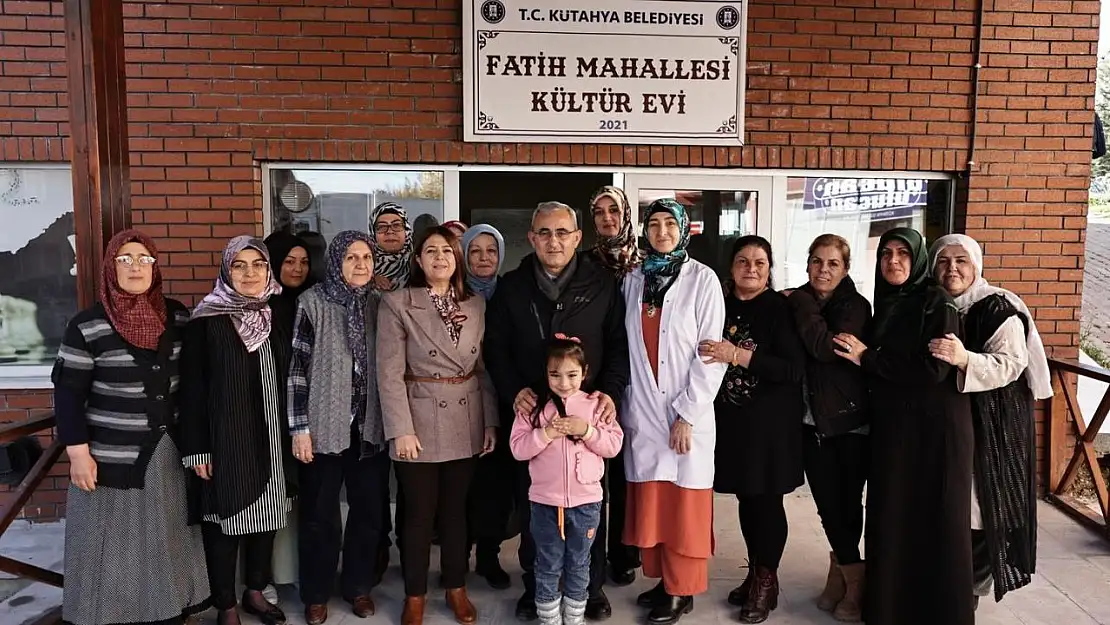 Kütahya Belediye Başkanı Işık Fatih Mahallesi Kültür Evi'ni ziyaret etti