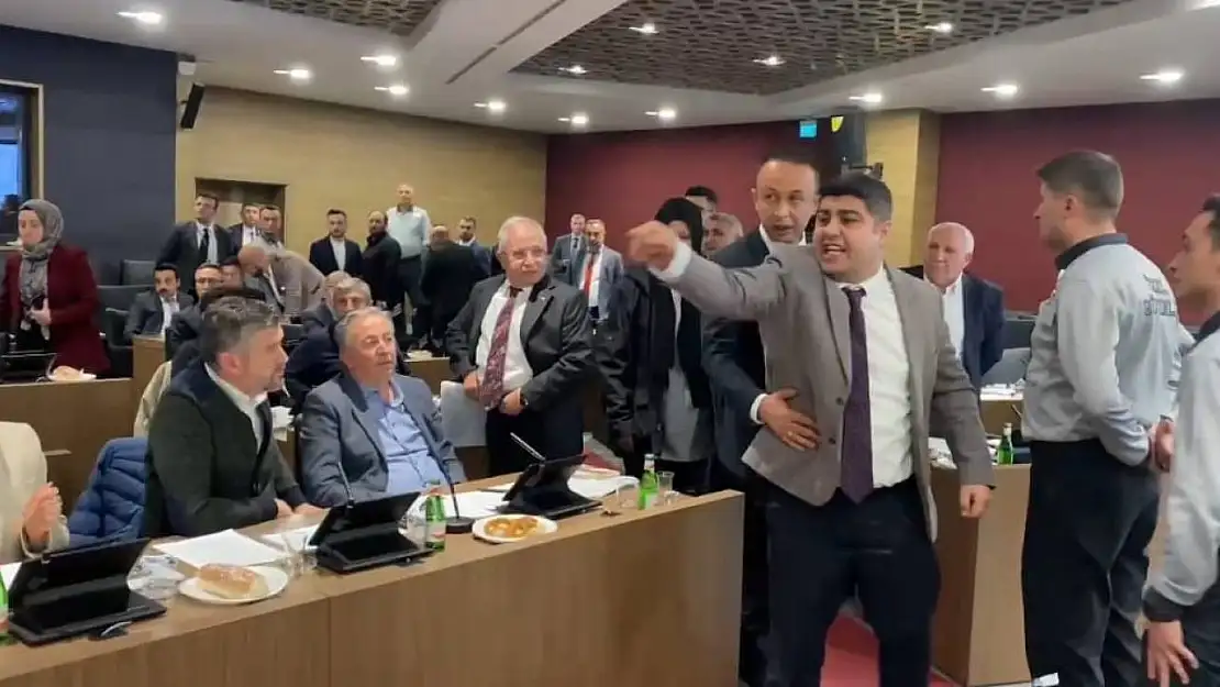 Kütahya Belediye Meclisi'nde gerilim