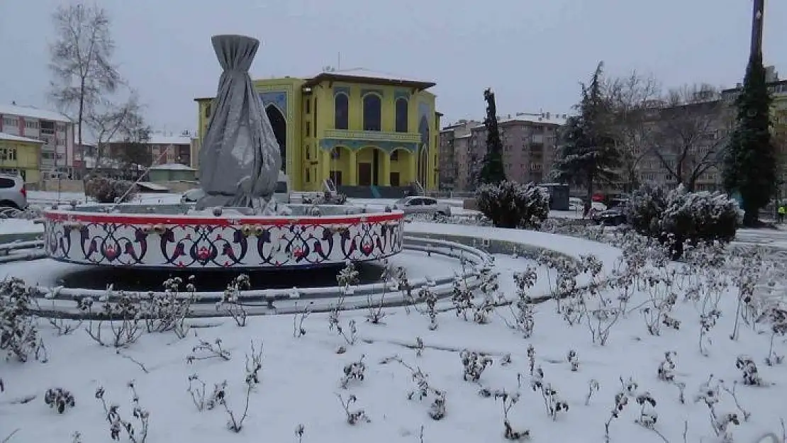 Kütahya beyaza büründü, Tavşanlı'da eğitim-öğretime bir gün ara verildi