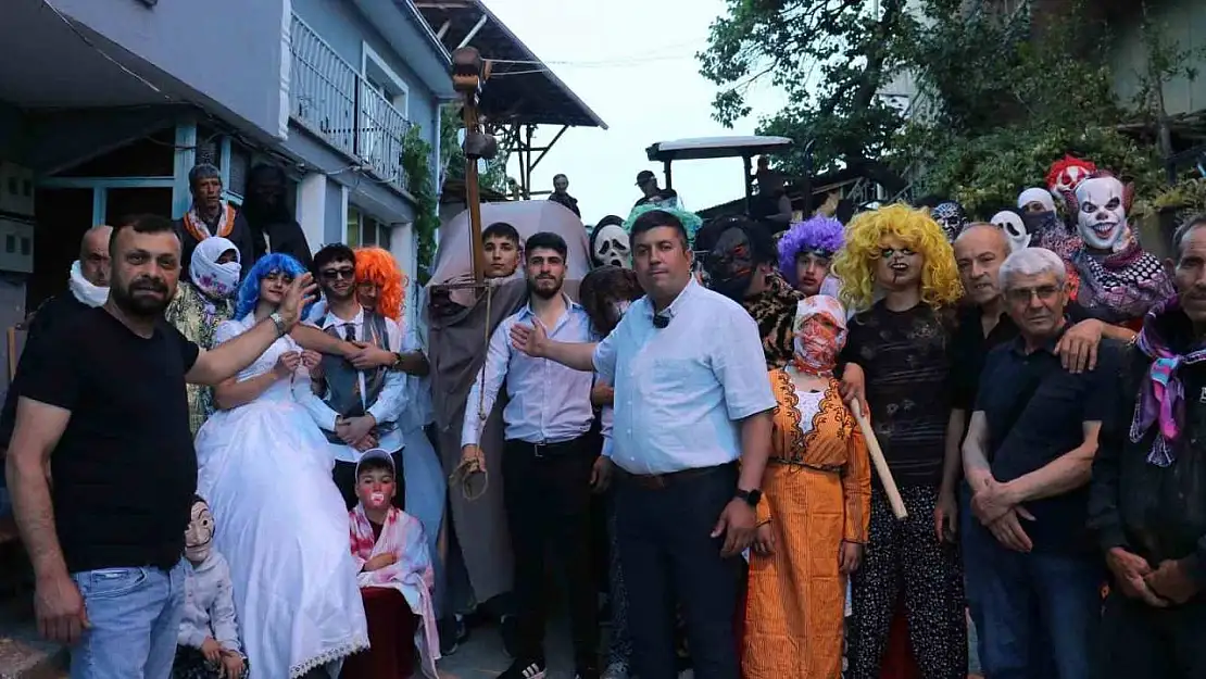 Kütahya'da 'Deve Şenliği' renkli görüntülere sahne oldu