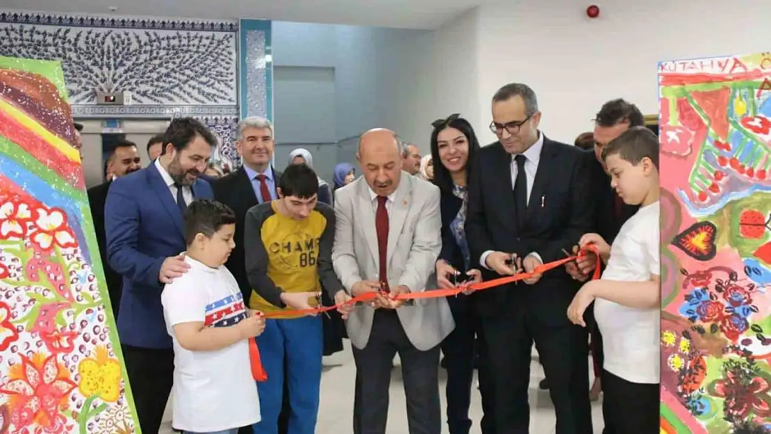 Kütahya'da 'Hayatımın Rengi Annem' başlıklı projenin sergi açılışı yapıldı