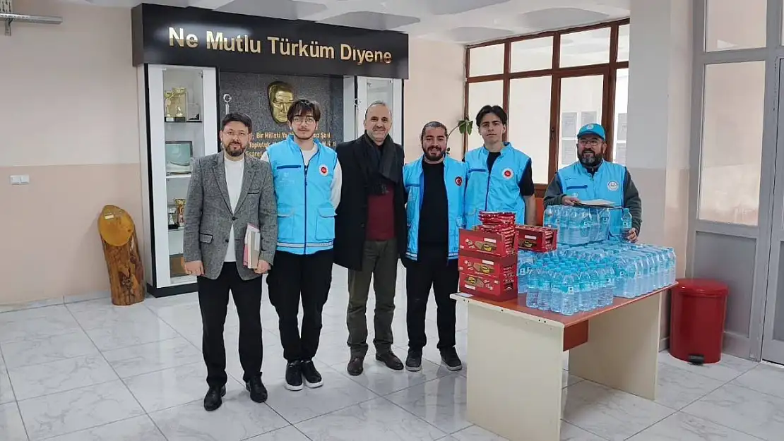 Kütahya'da 'Umre Ödüllü Gençlik Bilgi Yarışması'na yoğun ilgi