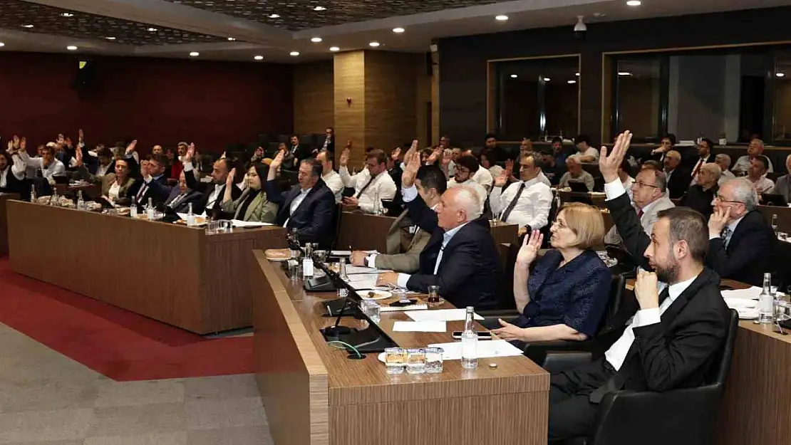 Kütahya'da 100 milyon TL'lik sermaye artırımı isteği, AK Parti ve MHP'li meclis üyelerinin oyalarıyla reddedildi