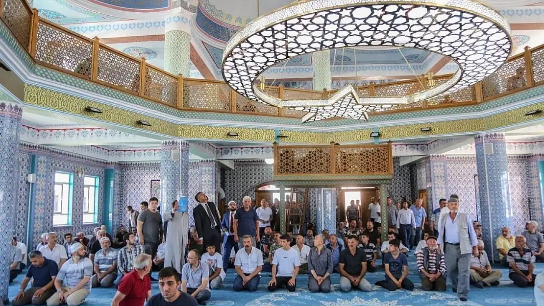 Kütahya'da 15 Temmuz Şehitler Camii ibadete açıldı