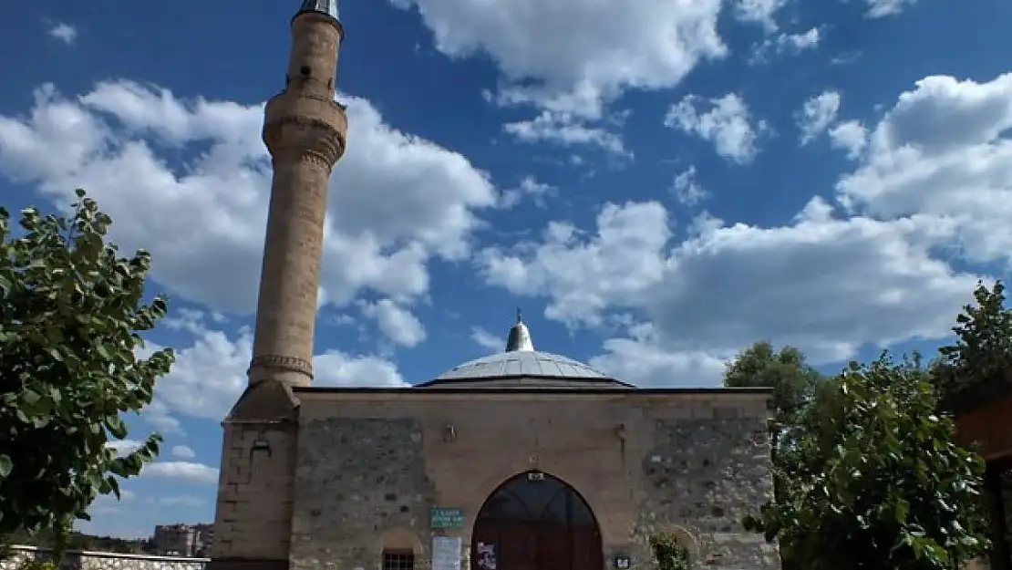 Kütahya'da Alaaddin Keykubat Camii'nin bakımsızlığı üzüyor