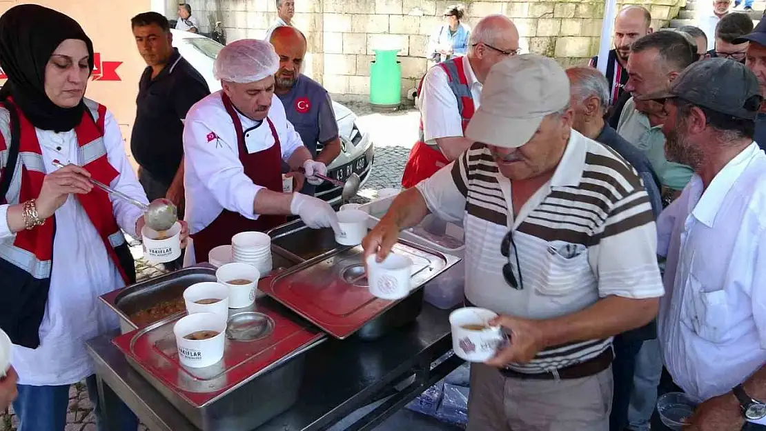 Kütahya'da asırlık vakıf geleneği sürdürülüyor, binlerce vatandaşa aşure ikramı