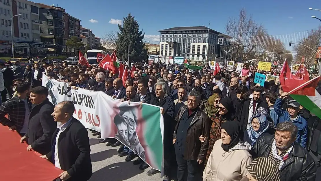 Kütahya'da binlerce kişi İsrail'i protesto etti