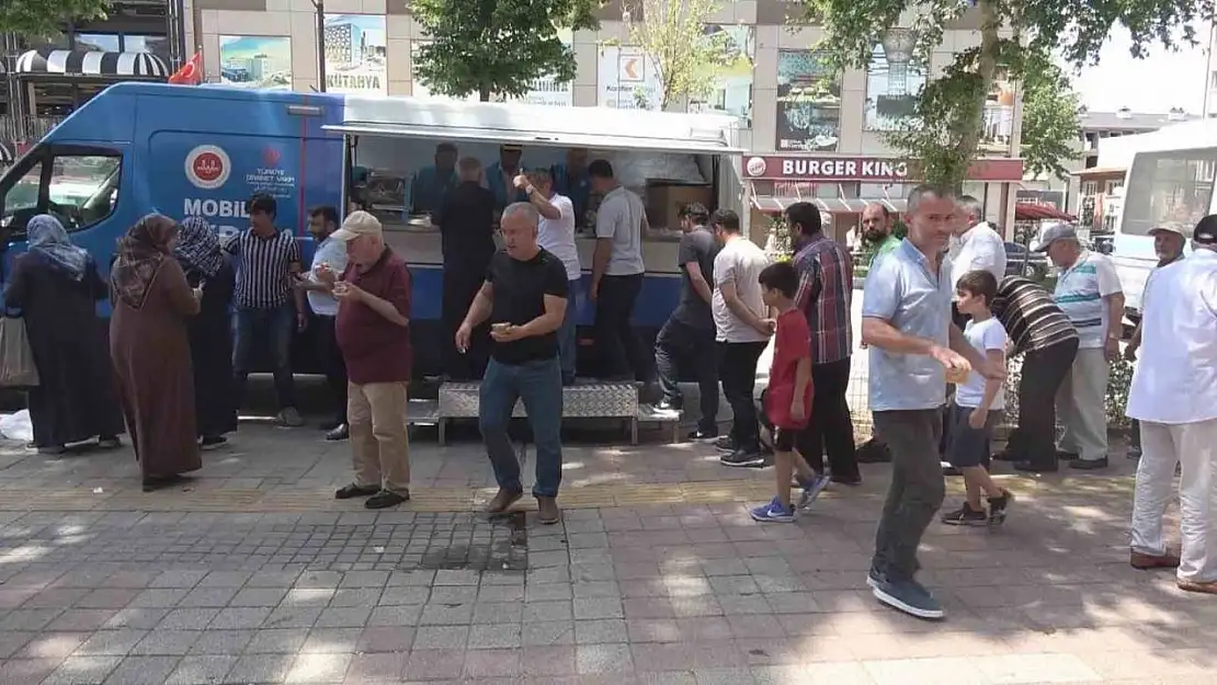 Kütahya'da binlerce kişiye aşure ikram edildi