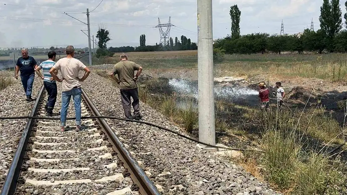 Kütahya'da demir yolu hattında anız yangını