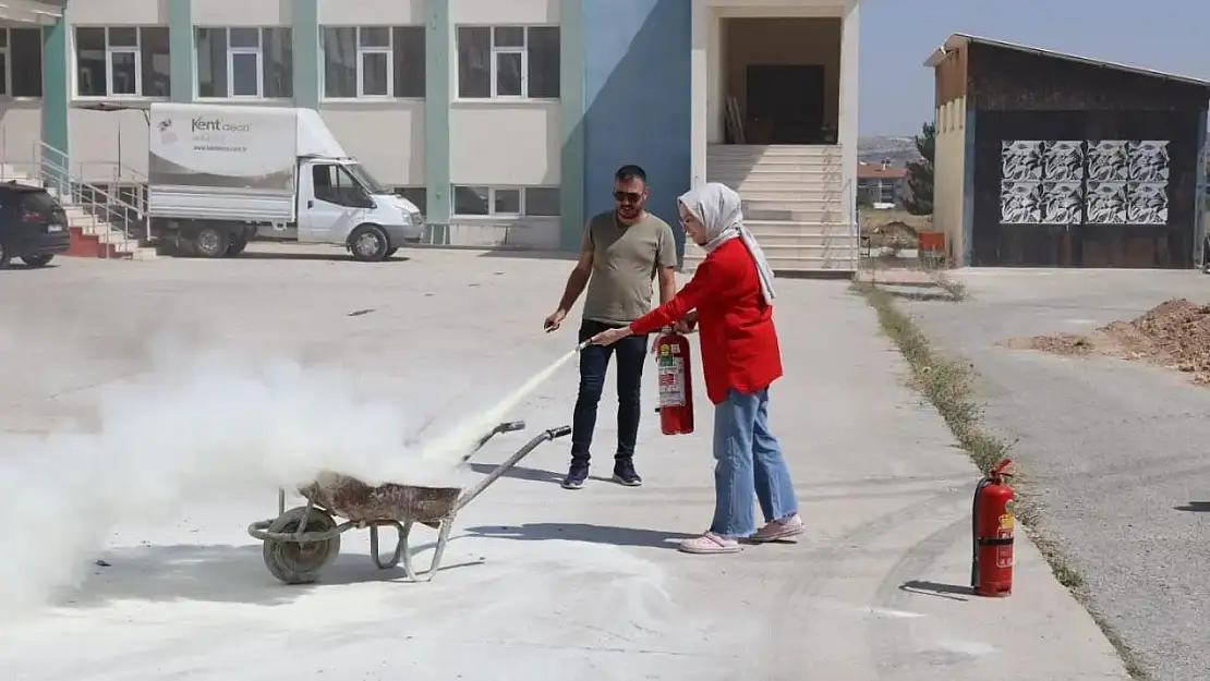 Kütahya'da deprem, yangın ve bina tahliye tatbikatı