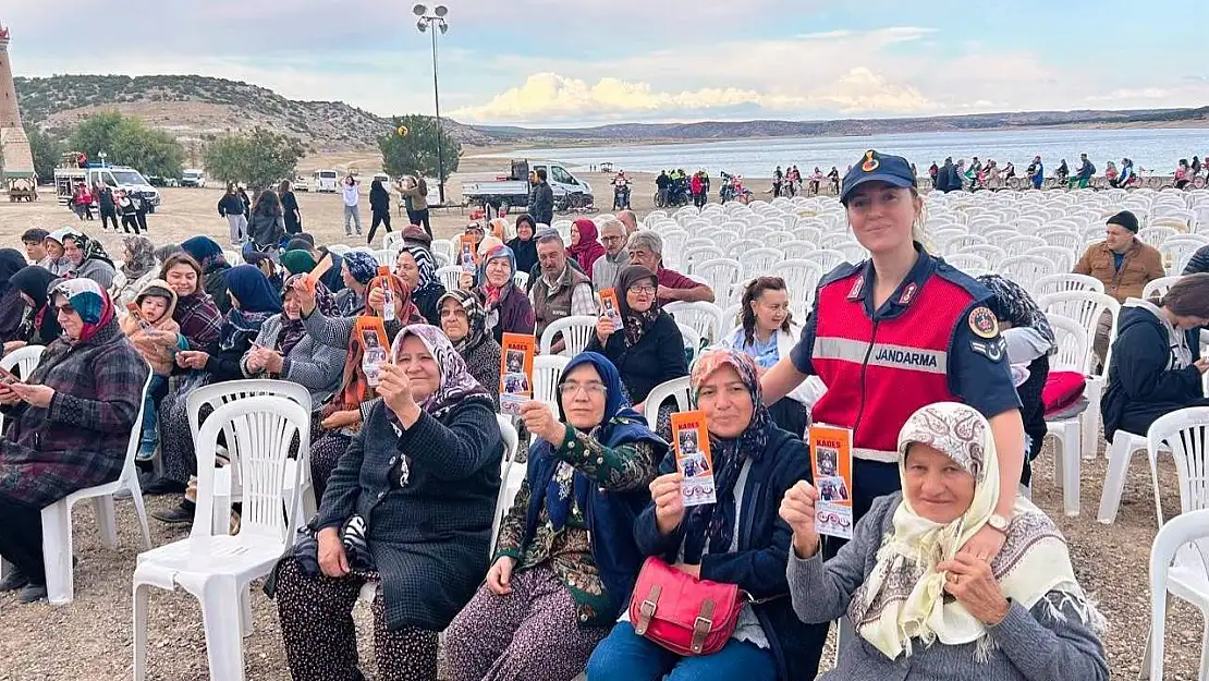 Kütahya'da festivalde vatandaşlara KADES ve HAYDİ uygulaması tanıtıldı