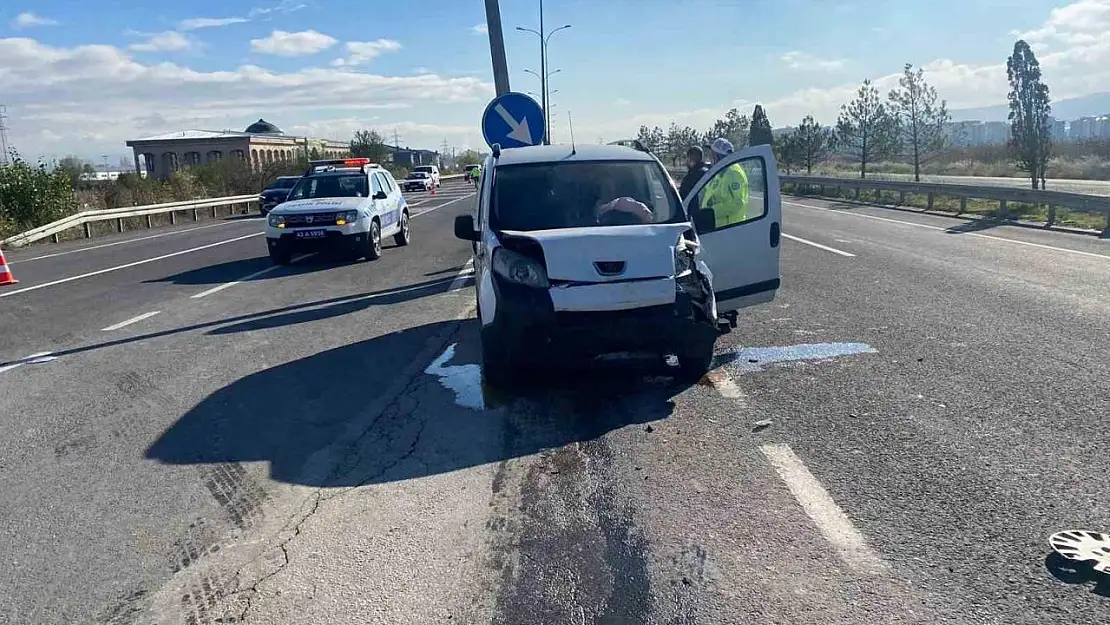 Kütahya'da iki otomobil çarpıştı: 2 yaralı