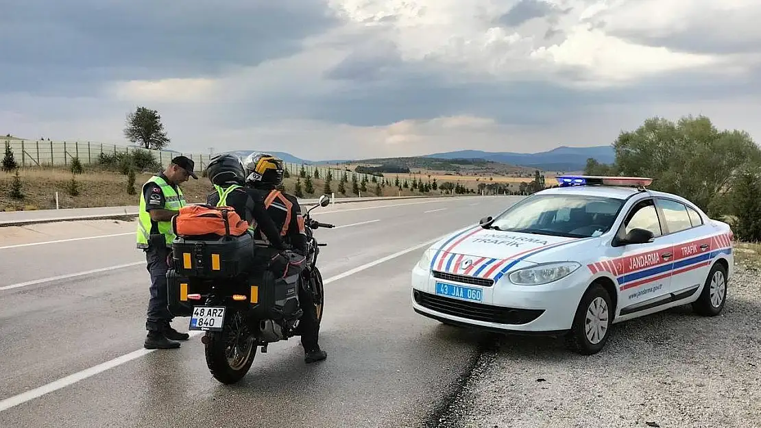 Kütahya'da Jandarma Trafik Timlerinden motosiklet ve motorlu bisiklet denetimi