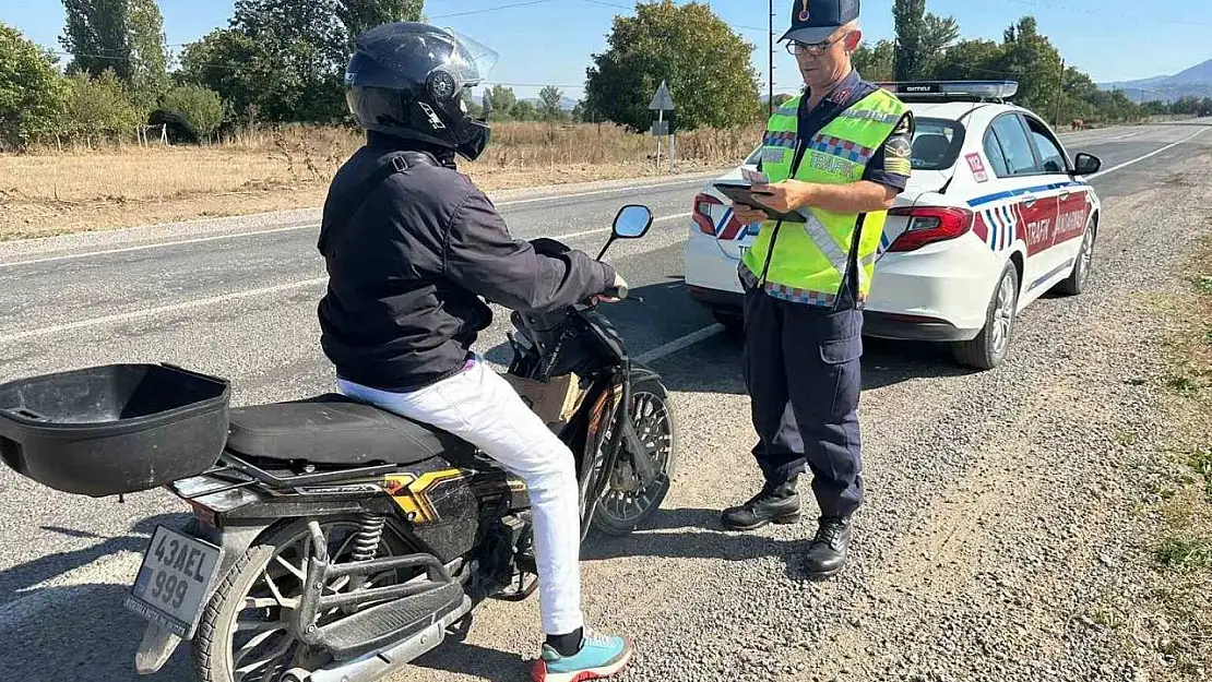 Kütahya'da Jandarma Trafik ve Asayiş Timlerinden motosiklet ve motorlu bisiklet denetimi