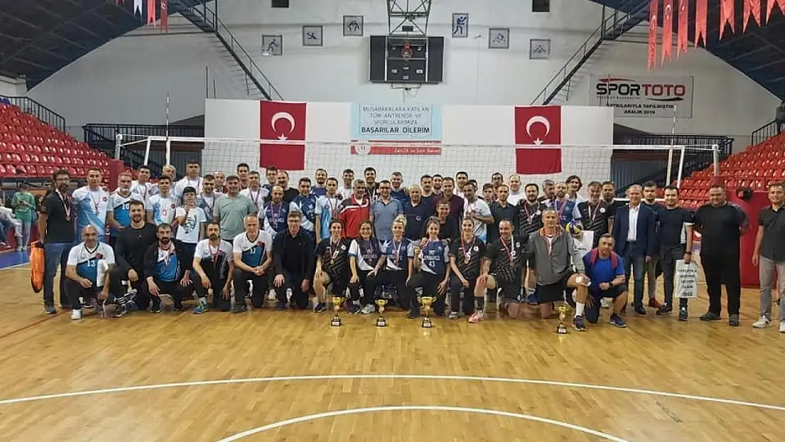 Kütahya'da kurumlar arası voleybol turnuvası