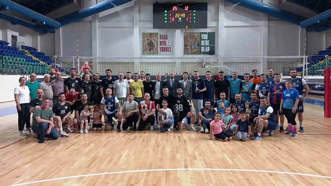 Kütahya'da kurumlar arası voleybol turnuvası