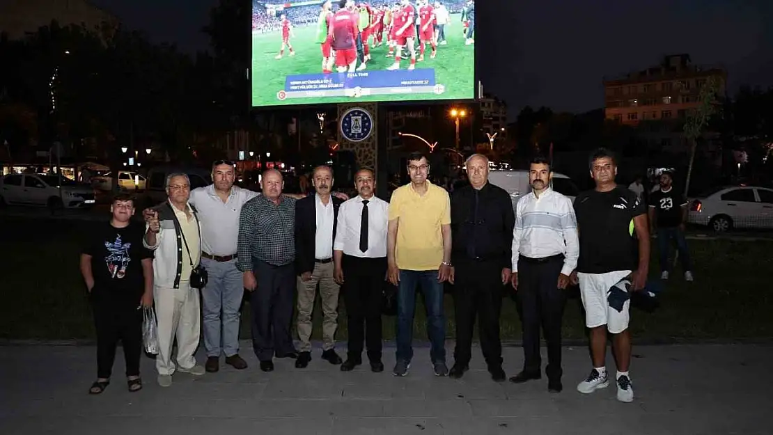 Kütahya'da milli heyecan dev ekranda yaşandı