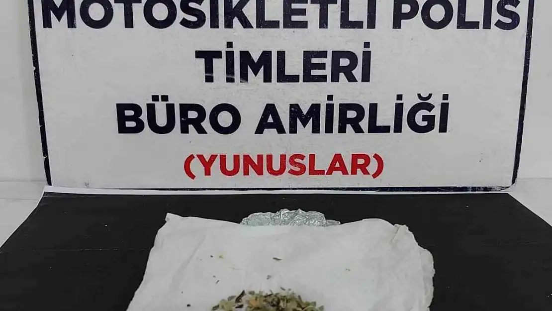 Kütahya'da motosikletli şahsın üzerinde uyuşturucu ele geçirildi