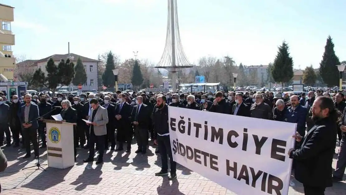 Kütahya'da öğretmenler Remzi Özdemir'e yönelik saldırıyı kınadı