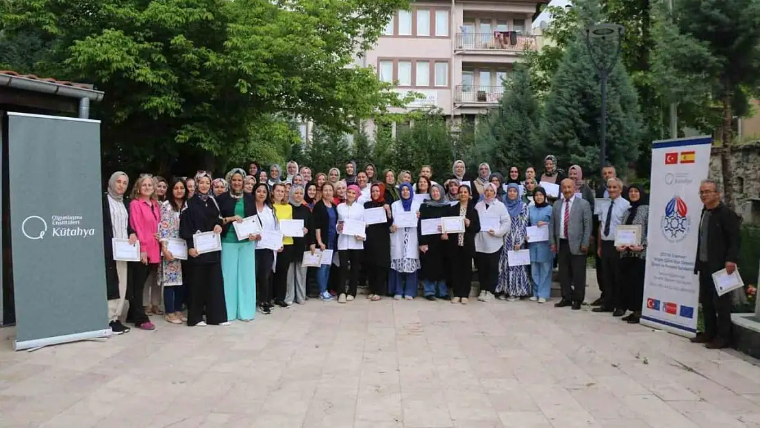 Kütahya'da Olgunlaşma Enstitüsü personeline başarı ve teşekkür belgesi