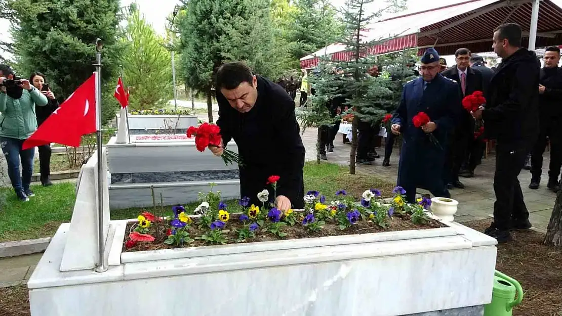 Kütahya'da Polis Haftası dolayısıyla şehitlik ziyaretleri gerçekleştirildi