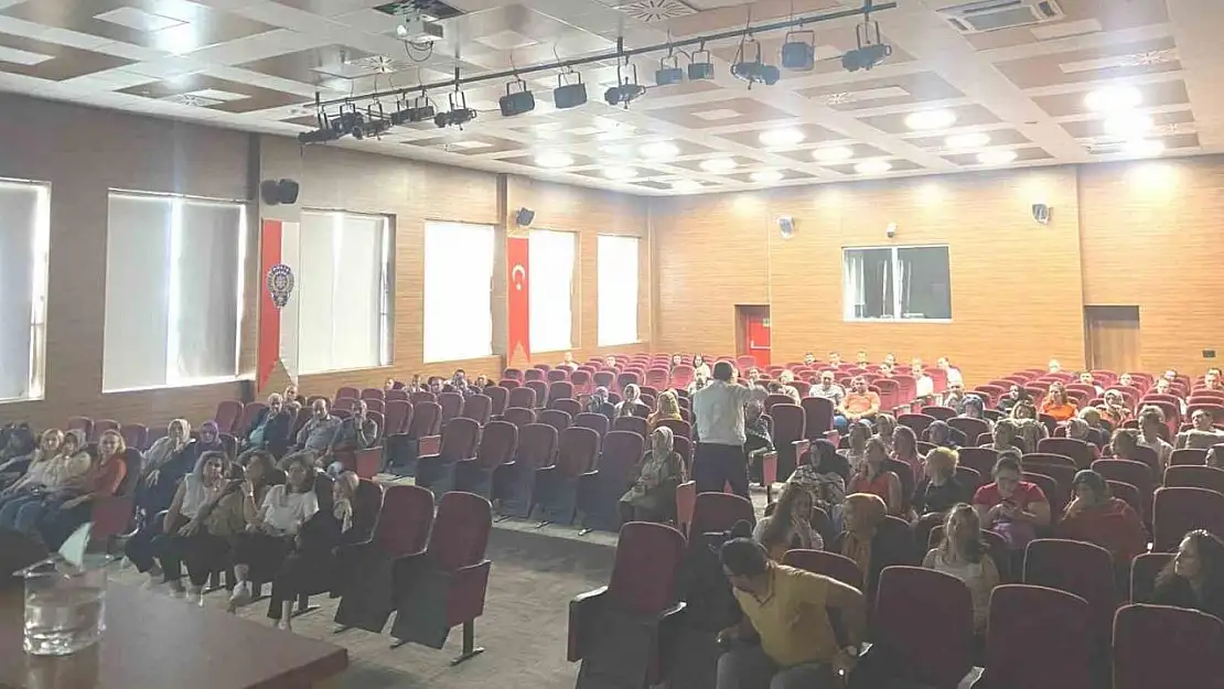 Kütahya'da polis özel güvenlik görevlilerine uyuşturucu semineri verdi