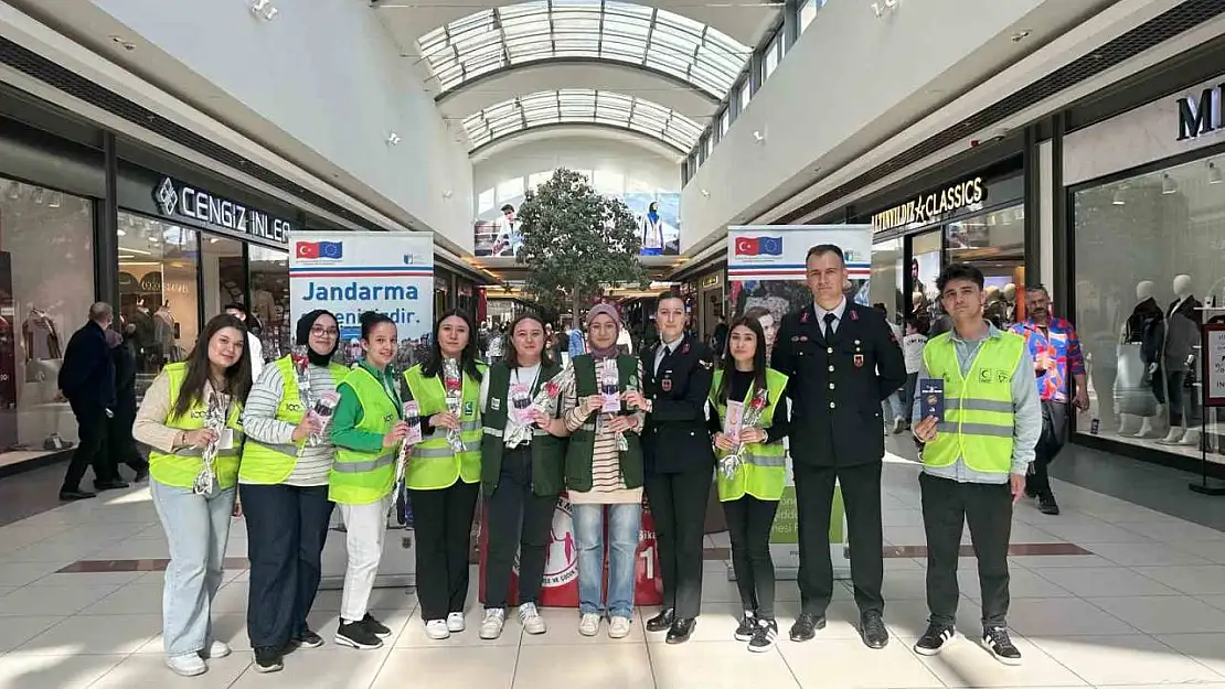 Kütahya'da polis ve jandarma KADES uygulaması halka tanıttı