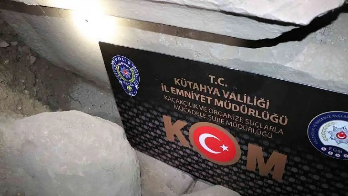 Kütahya'da Roma dönemine ait ağlama duvarı ve iki taş sütun ele geçirildi